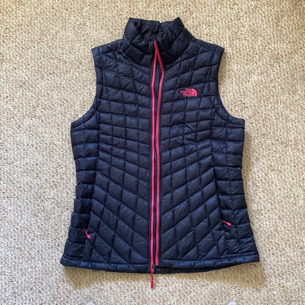 navy/pink north face vest